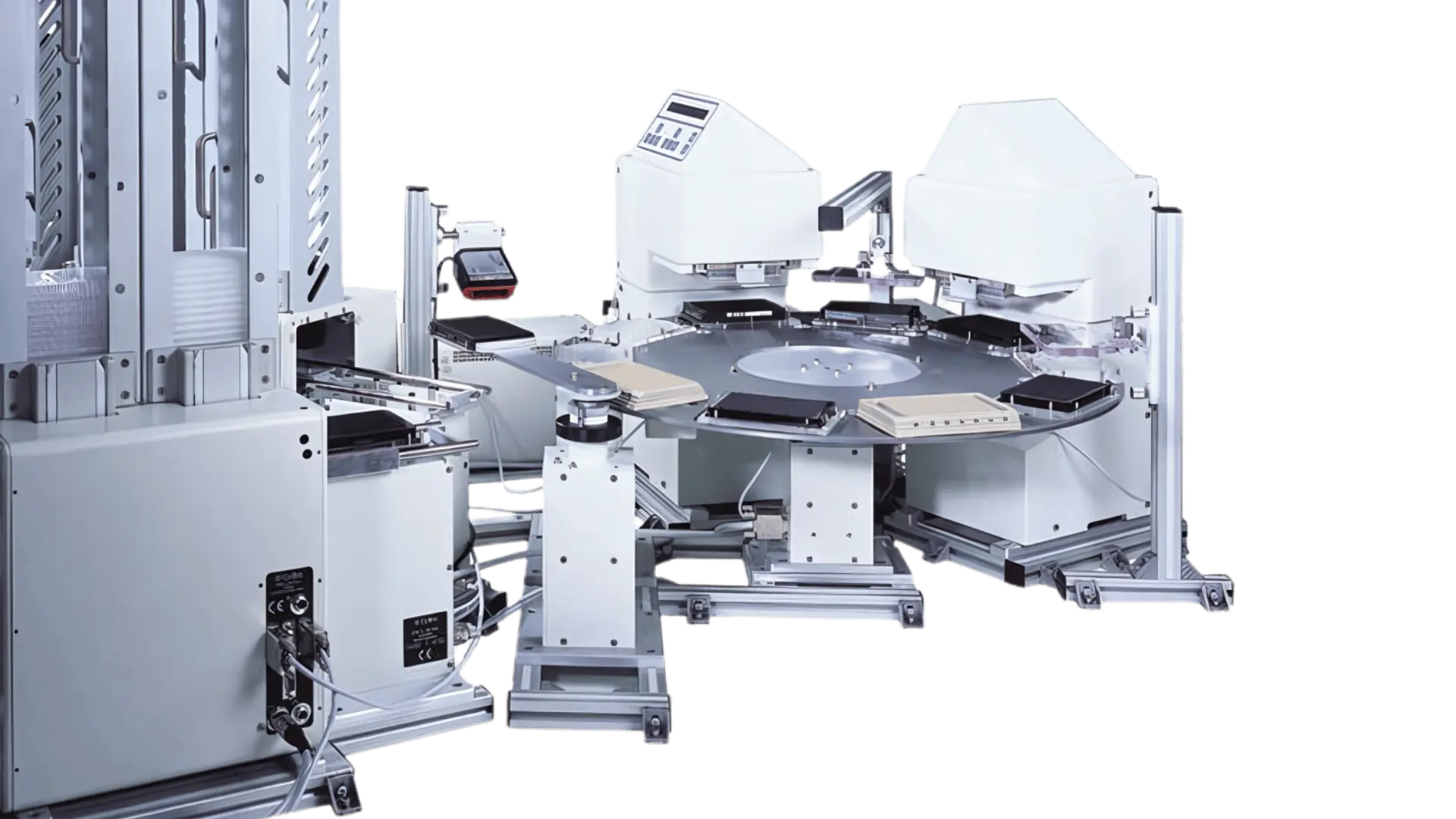 Automate de laboratoire blanc avec plusieurs modules disposés autour d'un plateau circulaire pour la manipulation et la pipetage automatisé de microplaques.