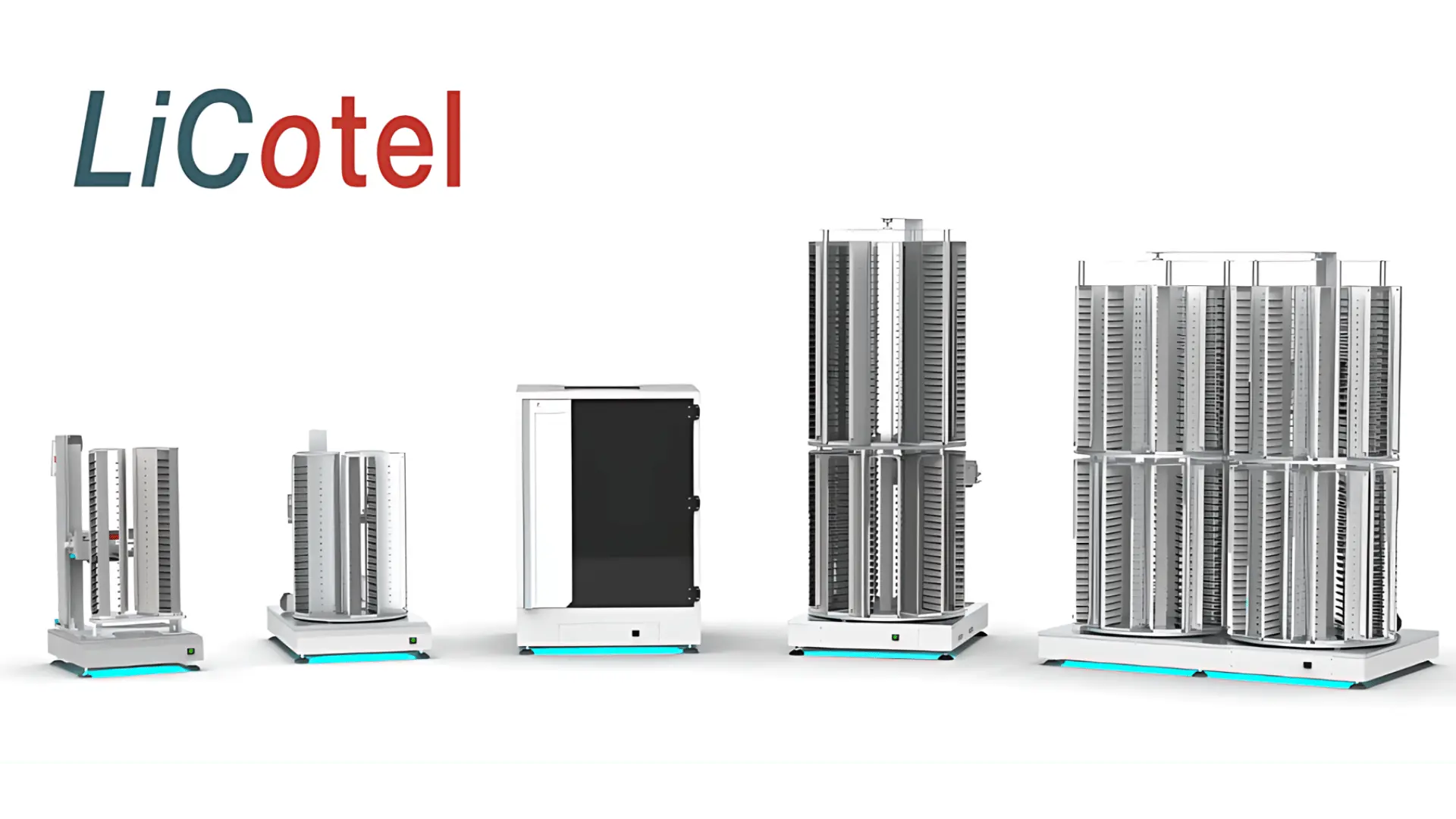 Une série de cinq unités d'entreposage automatisé pour hôtels, de tailles croissantes, alignées sur un fond blanc, avec un éclairage bleu sous chaque base.