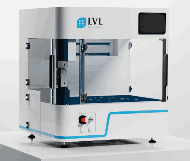 Machine industrielle LVL Technologies, avec structure blanche et bleue, équipée de panneaux transparents et d'un panneau de commande avec boutons rouges et blancs.