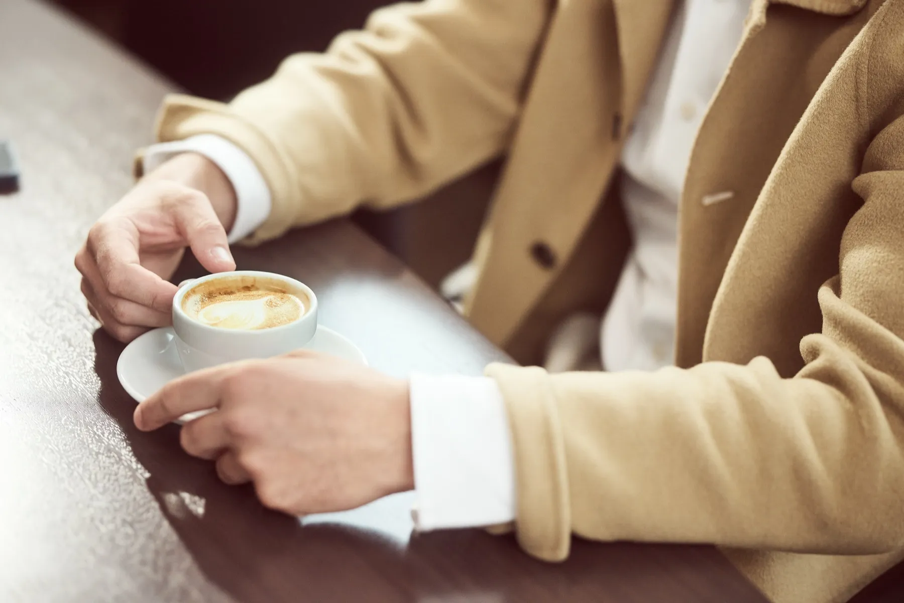 Übergabegespräch bei einer Tasse Kaffee