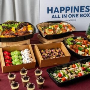 iDoCatering all-in-one Christmas party box with roast chicken, canape skewers, macarons and mini desserts