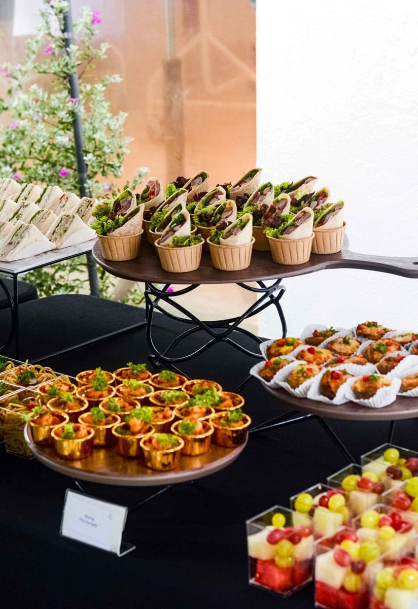 Fried samosas garnished with curry leaves and red chilli on banana leaf, launch event catering 2022