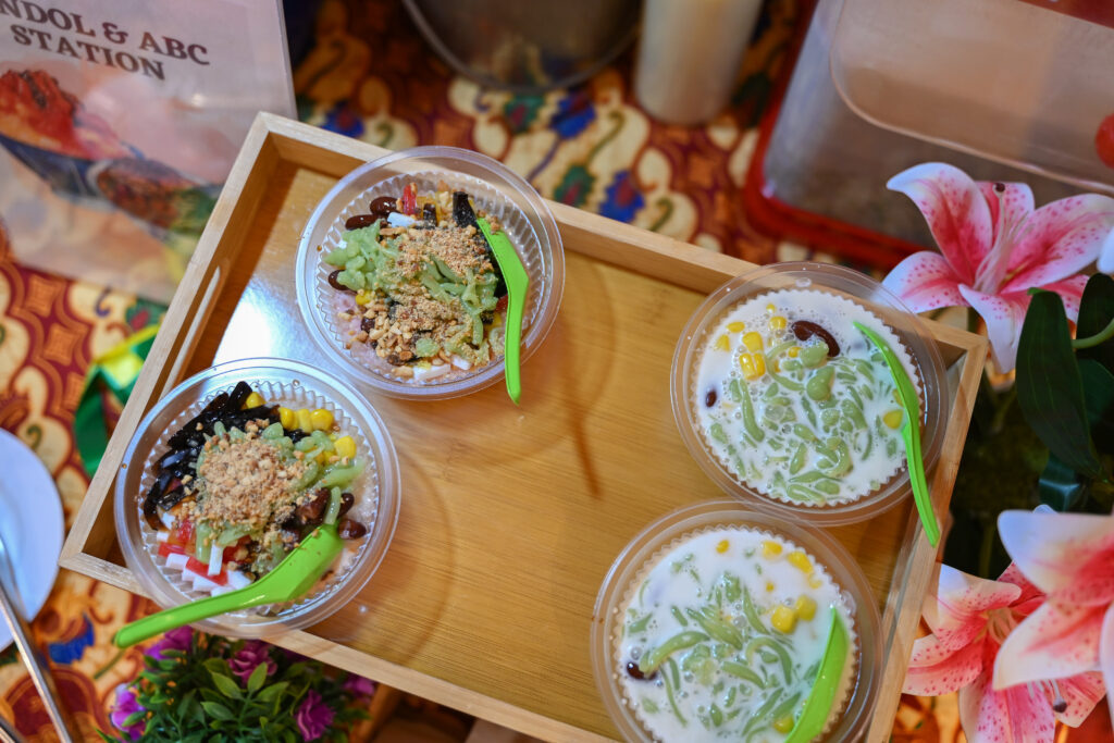 Bowls of cendol and ais kacang at the Cendol and ABC station, iDoCatering Hari Raya event at Mercu UEM
