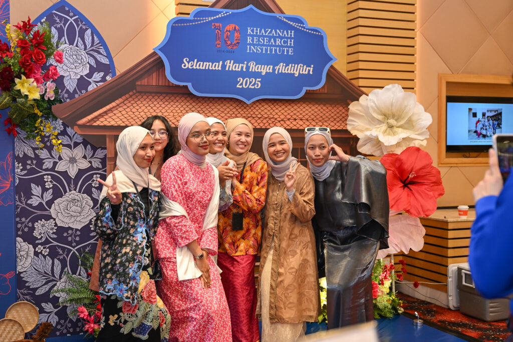 Guests posing at a Selamat Hari Raya Aidilfitri 2025 photo backdrop during a corporate event at Mercu UEM
