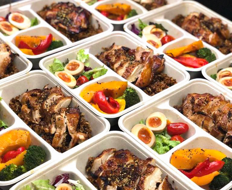 Bento boxes with roast chicken, rice, ramen egg and vegetables — iDoCatering lunch box catering