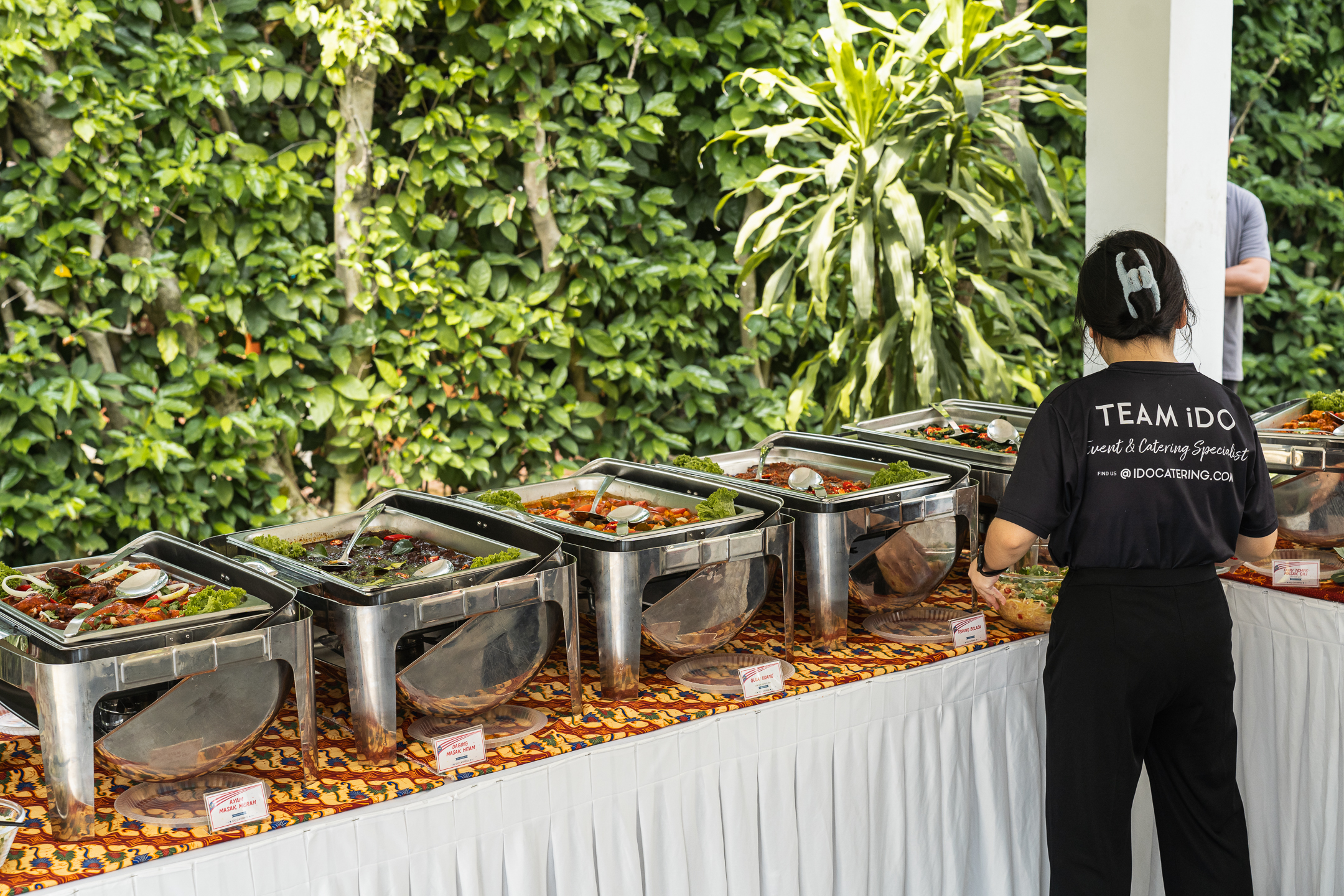 Malay style wedding lunch served on silver tray by idocatering 2