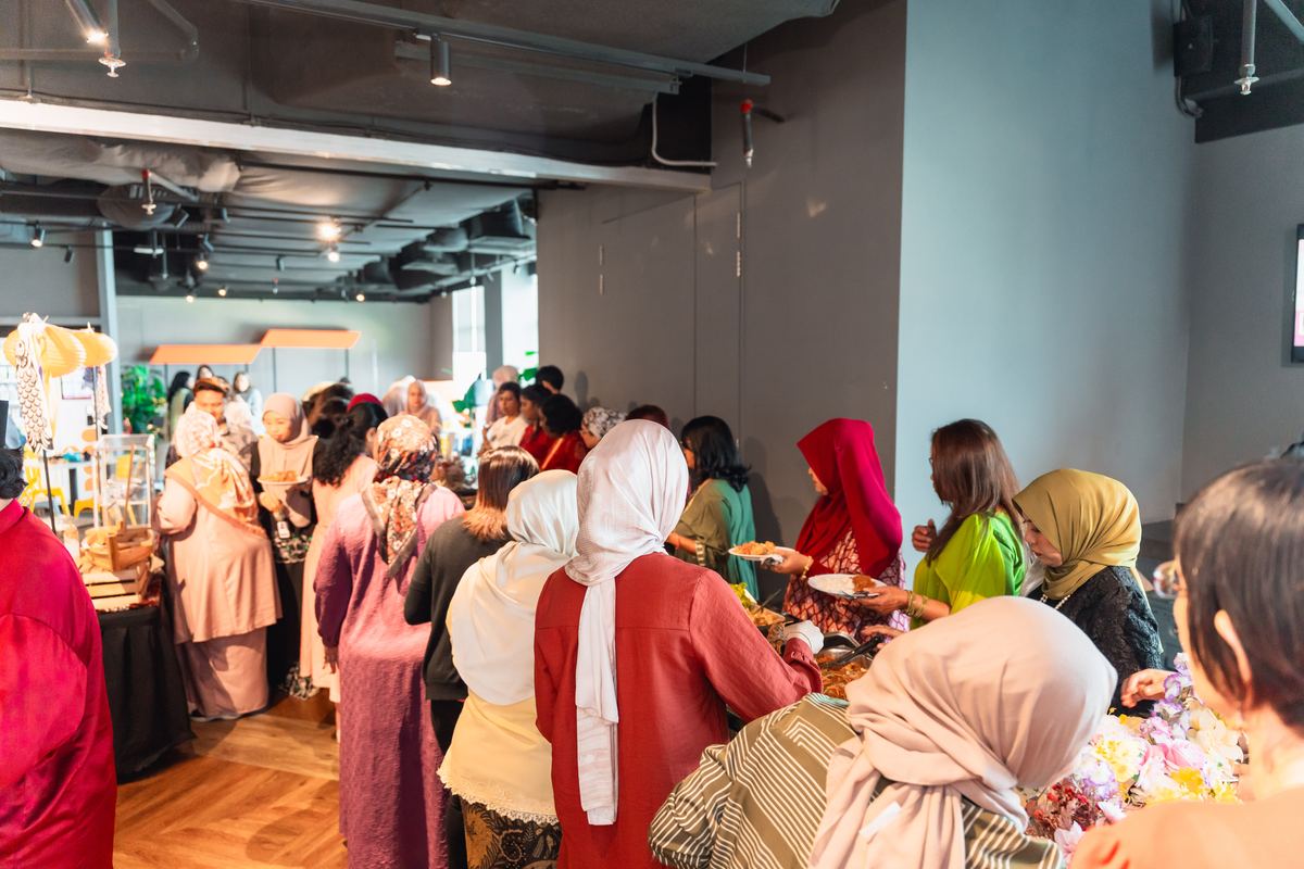 PwC Malaysia colleagues enjoying the buffet line at Lily's farewell corporate event catered by iDo Catering in Kuala Lumpur
