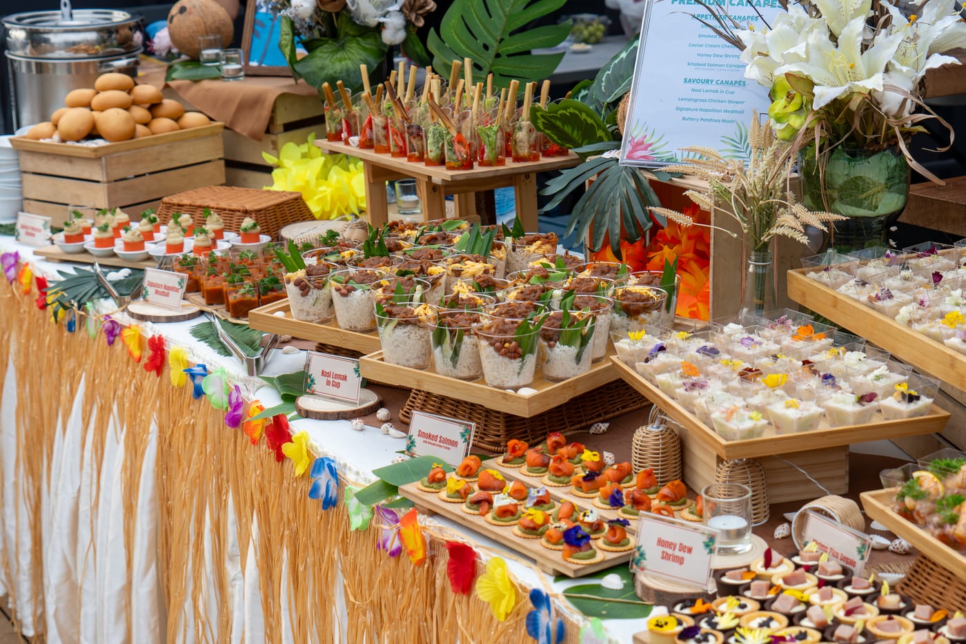 iDoCatering Premium Canapés Setup — nasi lemak cups, smoked salmon bites and shooters on tiered wooden stands, KL
