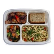 Aglio olio pasta bento box with XO chicken and mixed vegetables — iDoCatering corporate bento