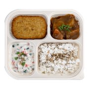 Vegetarian bento box with Japanese curry, pumpkin croquette and potato salad — iDoCatering corporate bento