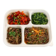 Vegetarian bento box with japchae, tteokbokki and Korean spinach — iDoCatering corporate bento