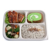 Roasted soy sauce chicken bento box with butter rice, mixed veggie and swiss roll — iDoCatering corporate bento