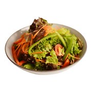 Fresh garden mixed salad with lettuce, carrot and cherry tomato — iDoCatering