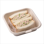 Tuna mayo sandwich in a takeaway box — iDoCatering seminar buffet