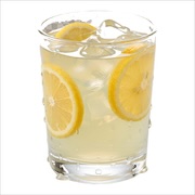 Glass of iced lemonade — iDoCatering seminar buffet