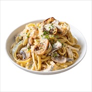Creamy mushroom pasta with sliced mushrooms — iDoCatering seminar buffet