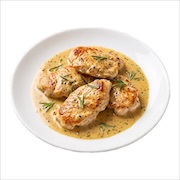 French creamy chicken in herb cream sauce — iDoCatering buffet
