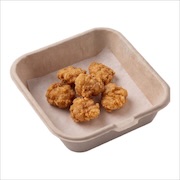 Crispy chicken popcorn bites in a kraft box — iDoCatering light refreshment