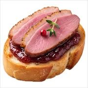 Smoked duck slices on jam-topped crostini with thyme — iDoCatering canapé