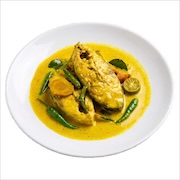Fish in yellow coconut lemak cili api gravy with green chillies — iDoCatering buffet