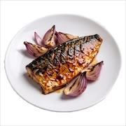 Grilled saba mackerel glazed with teriyaki and red onion — iDoCatering buffet