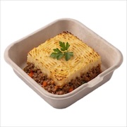 Classic shepherd's pie with piped mashed potato crust over minced beef in a fibre box — iDoCatering buffet