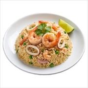 Thai seafood fried rice with prawns, squid rings, spring onion and a lime wedge — iDoCatering buffet