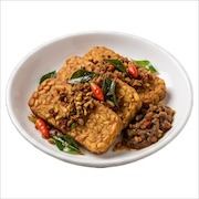 Tempeh goreng berempah, fried tempeh with spiced shallot, chilli and curry leaf, with sambal — iDoCatering buffet