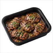 Grilled chicken chop pieces in mushroom gravy scattered with parsley in an iDoCatering black catering tray