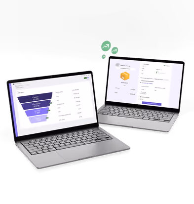 Dois laptops exibindo dashboards de e-commerce lado a lado. O laptop da esquerda mostra um funil de vendas e métricas de desempenho. O laptop da direita mostra uma página de checkout do produto. Ícones de setas verdes para cima flutuam sobre eles.