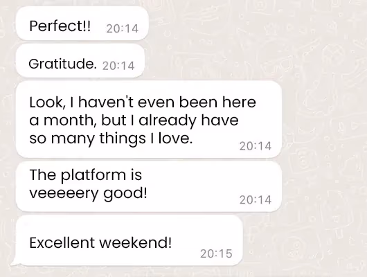 Screenshot of a customer message praising Digital Manager Guru’s platform and support.