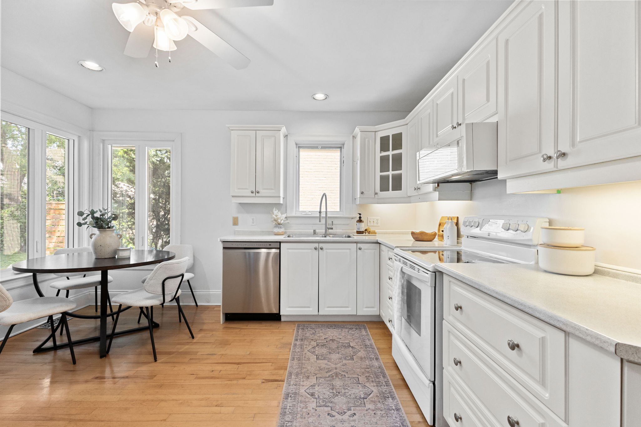 Bright kitchen with a breakfast nook in an Ottawa home
