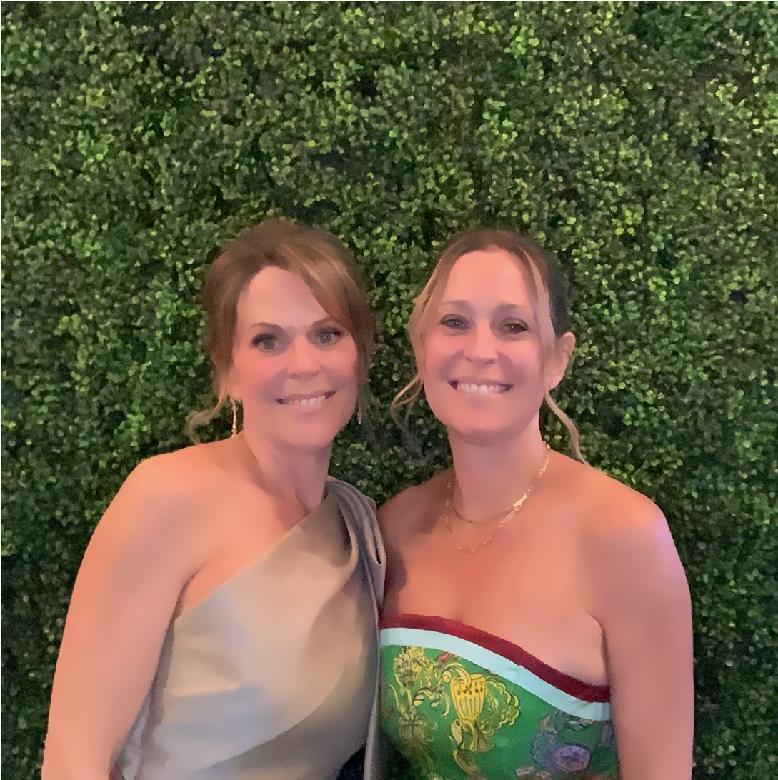 Michelle Braat with her identical twin sister