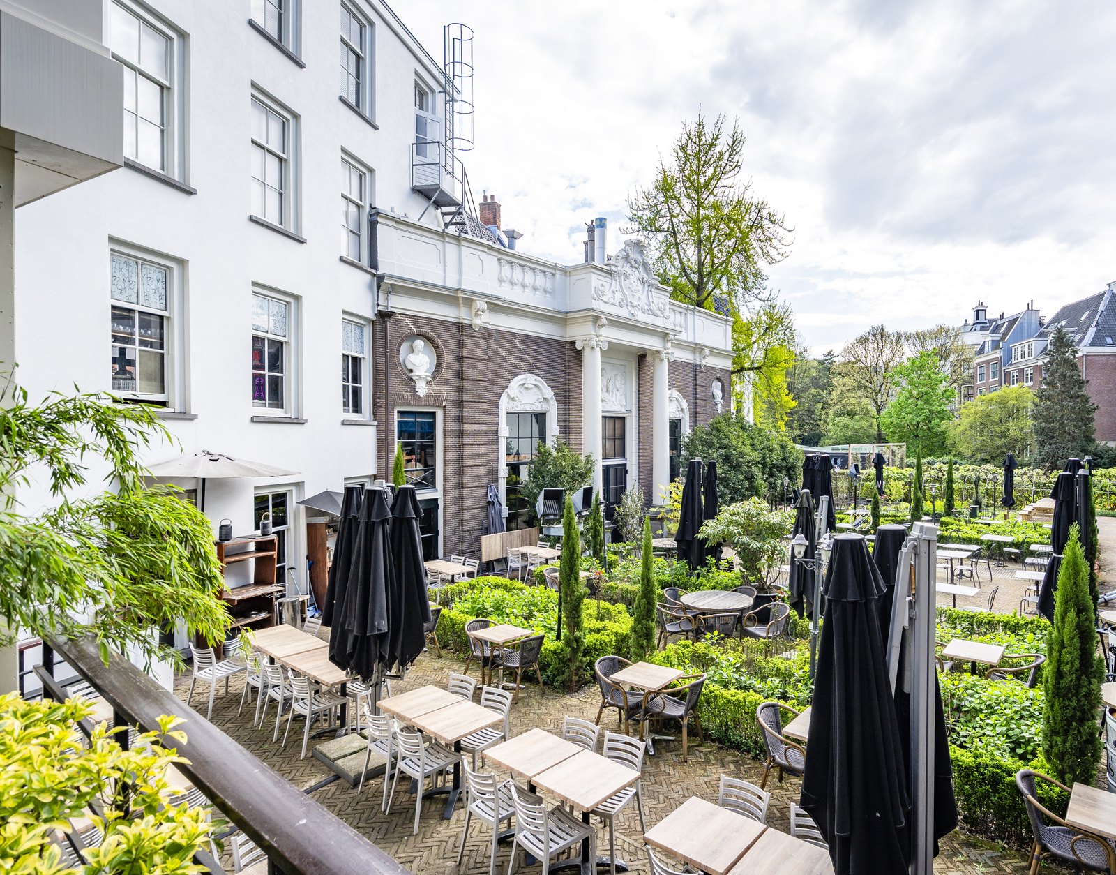 The courtyard garden with terraces behind the canal houses