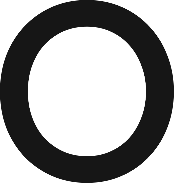 Lettre majuscule O noire avec un espace circulaire vide au centre.