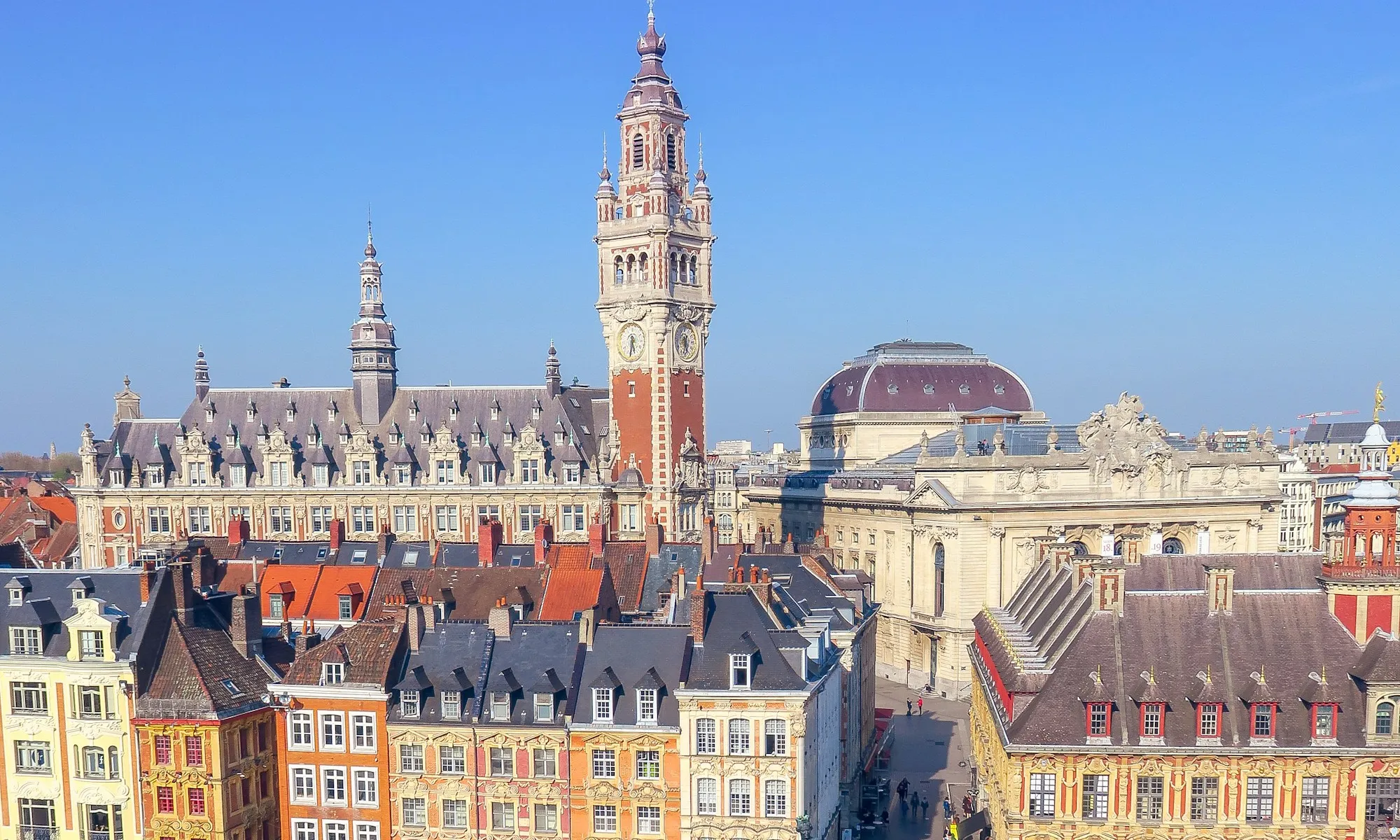 Vue aérienne de la Grand'Place de Lille et du beffroi de la Chambre de commerce