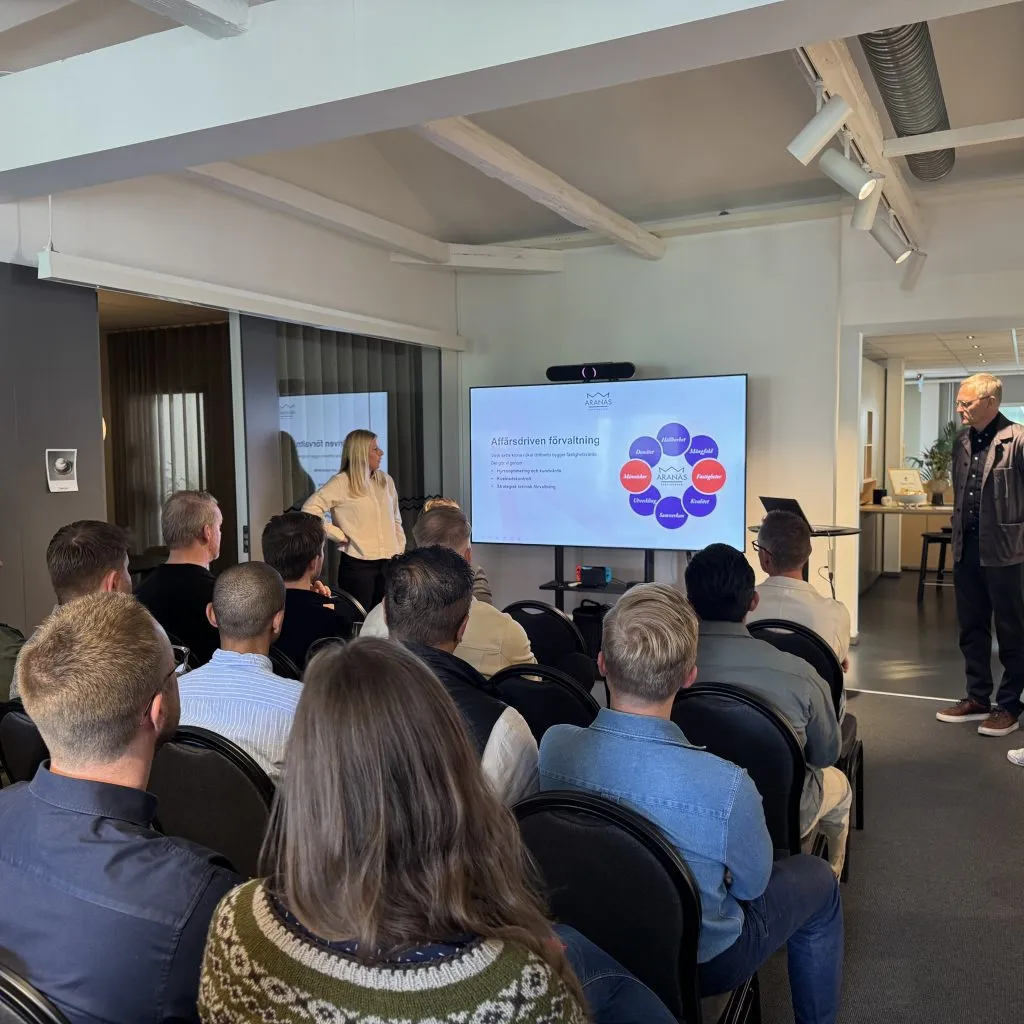 Föreläsning om attitydsdriven fastighetsförvaltning inför publik under Proptech-lunchen