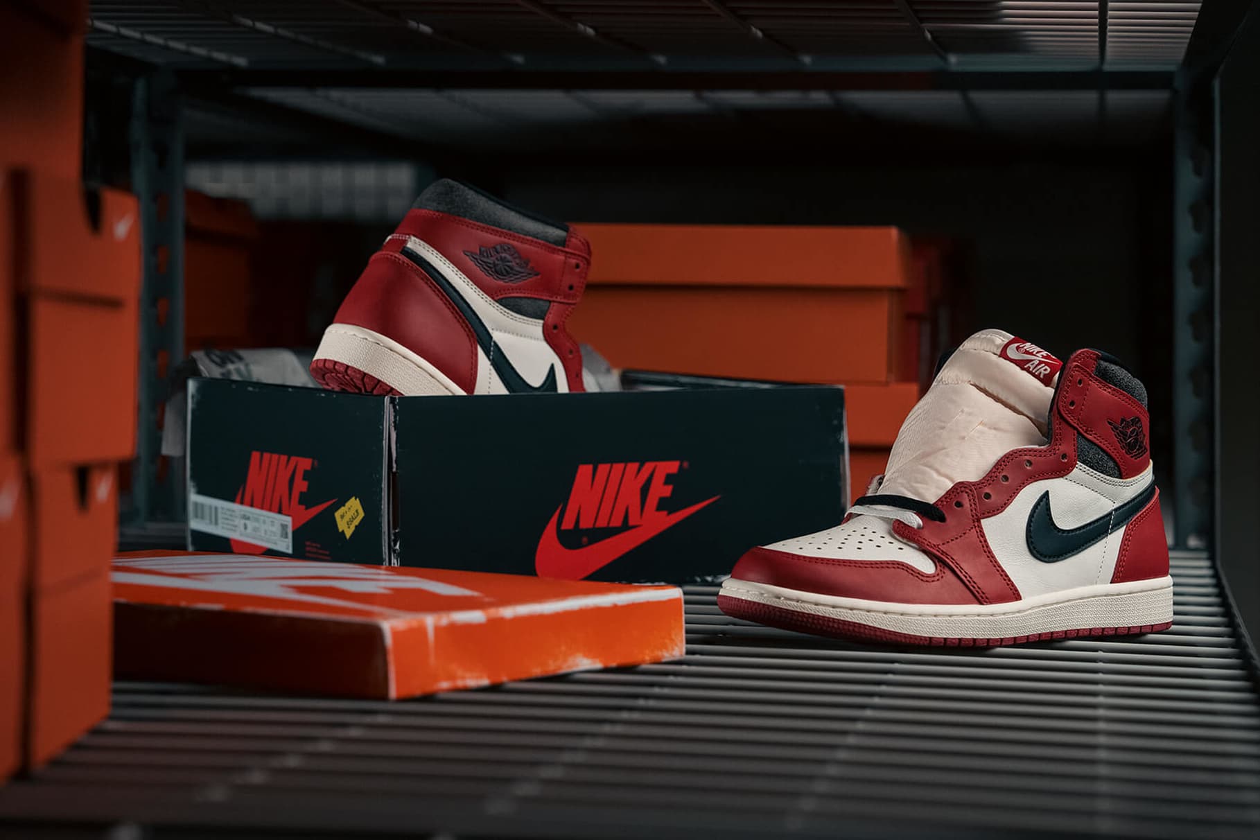 Air Jordan 1 Retro High OG Chicago Lost & Found