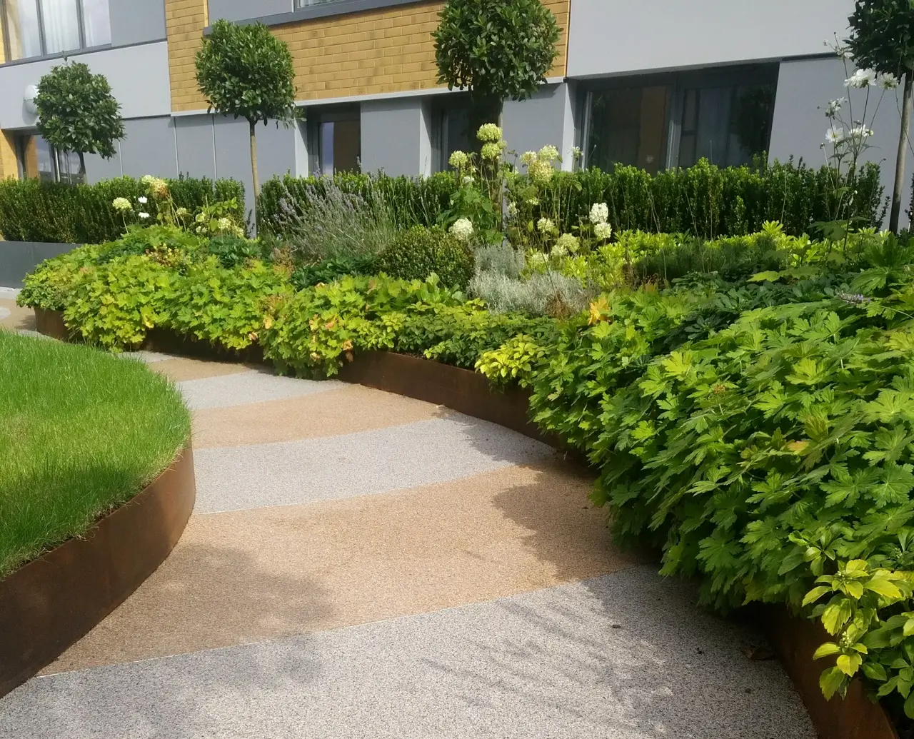 Urban landscape edging system