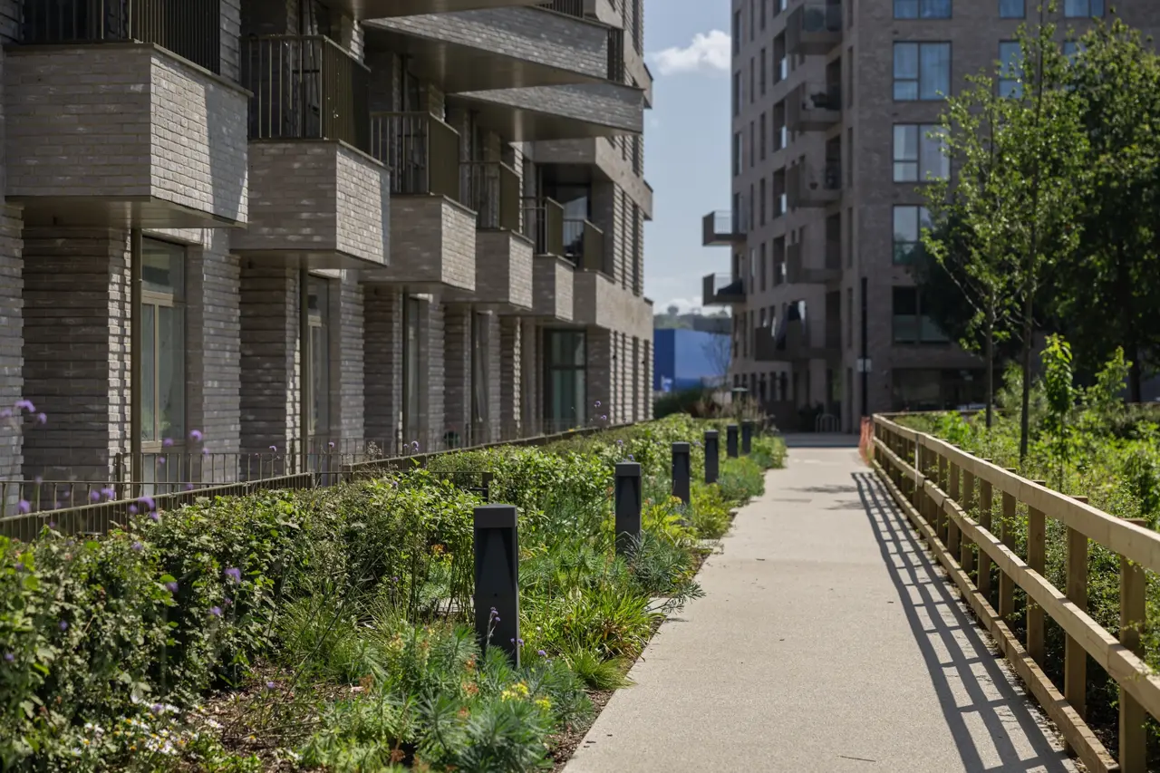 Greenwich Millennium Village, Plot 202 and 203 commercial landscape project