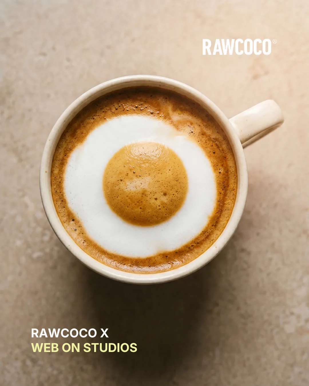 Taza de café de Rawcoco vista desde arriba, portada del caso