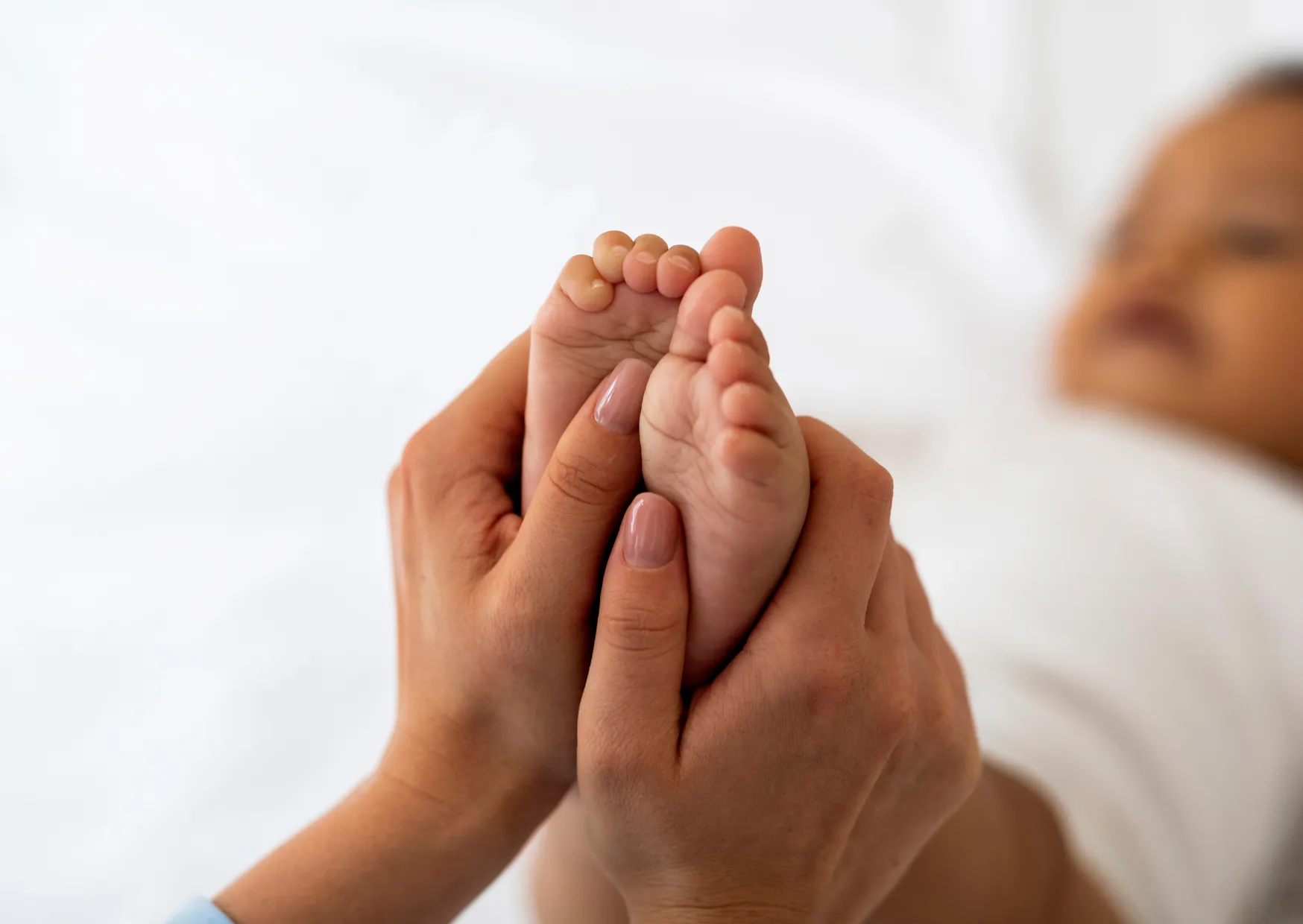 Réflexologie plantaire adaptée au bébé et à l'enfant