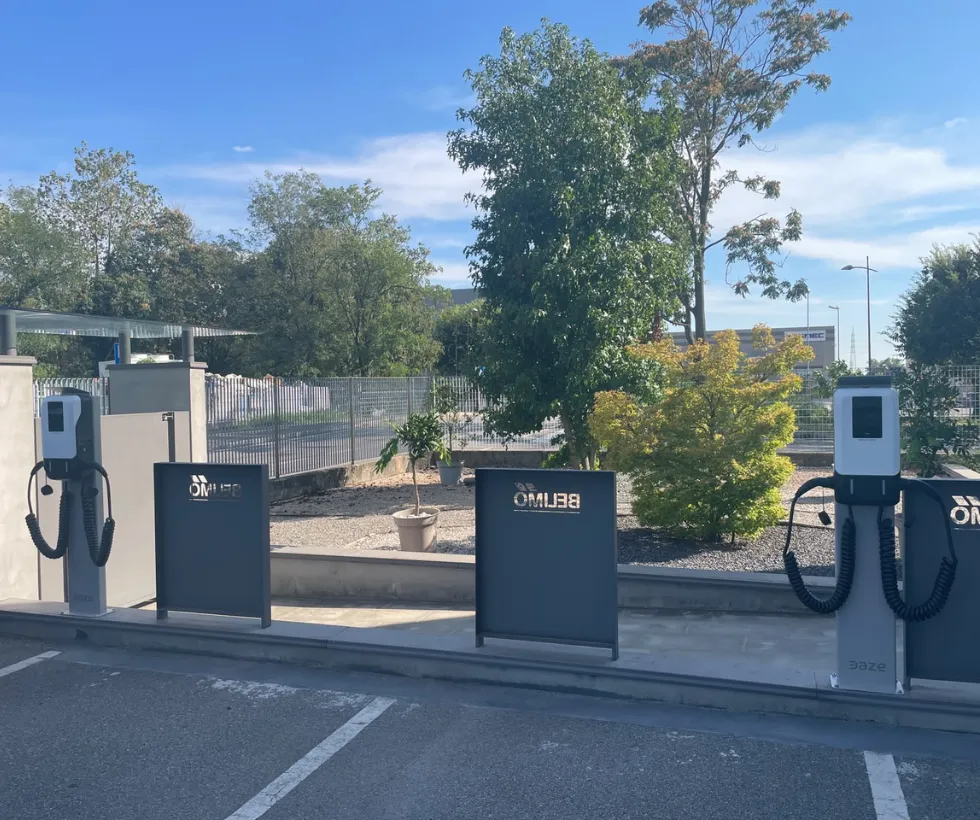 Colonnine di ricarica nel parcheggio aziendale: quante installare, quale potenza e come gestirle