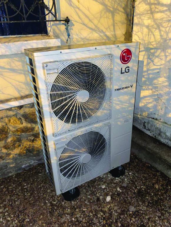Unité extérieure de la pompe à chaleur installée à Chelles