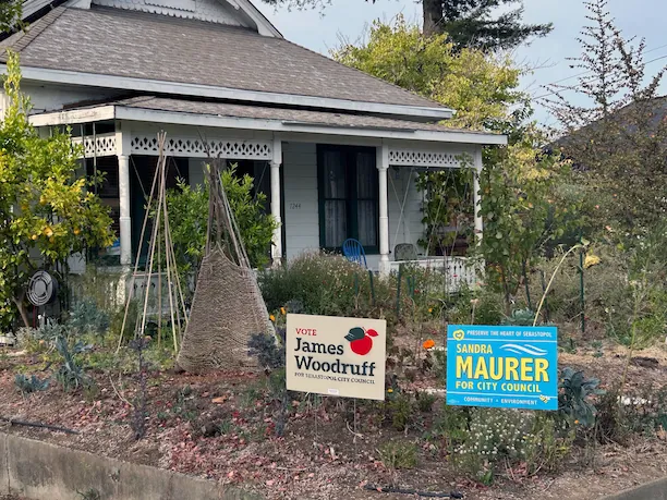 Campaign sign in front of house