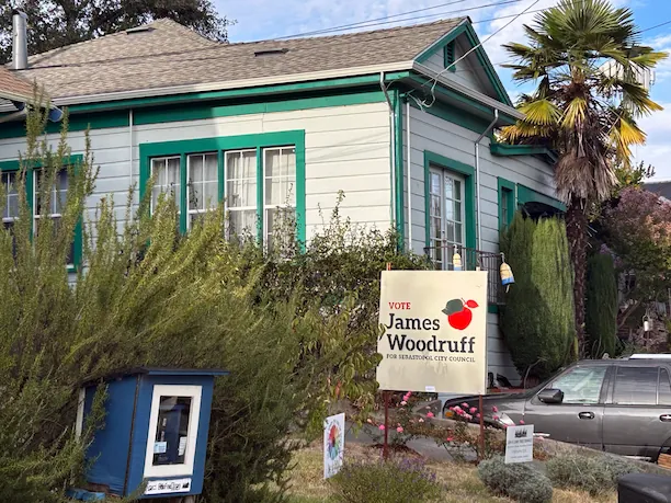 Campaign sign in front of house