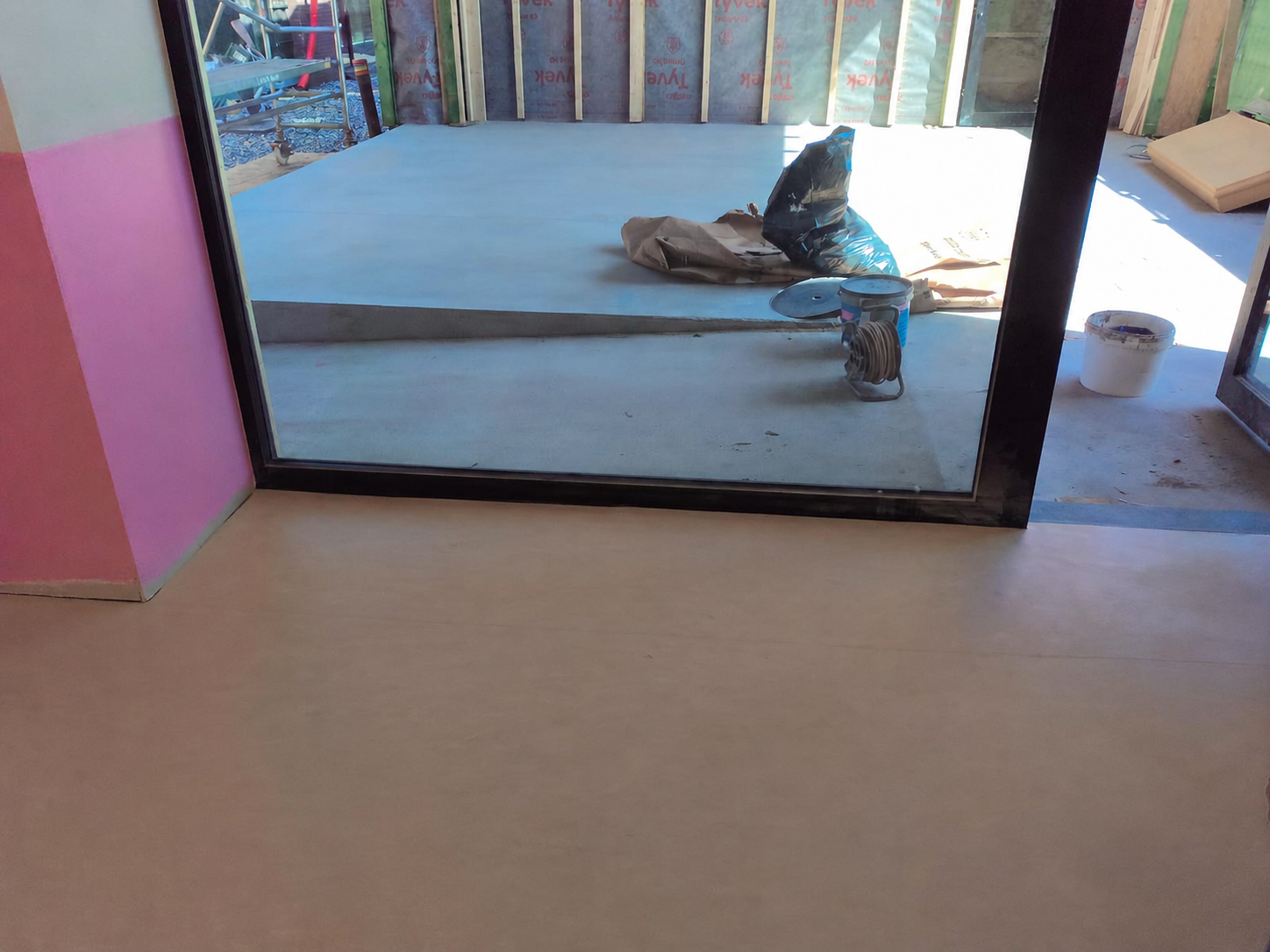 Travaux de rénovation intérieure dans une salle scolaire à Beyne-Heusay