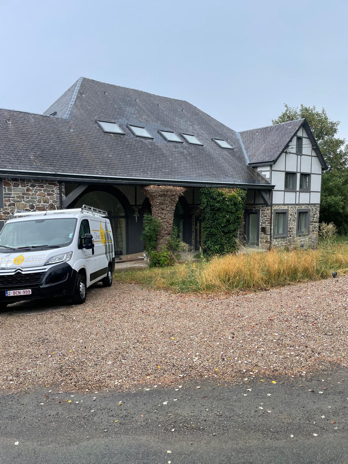 Rénovation extérieure et peinture des façades d’une maison à Stavelot