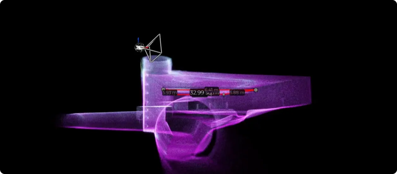 3D-Punktwolke eines Bauwerks mit Schacht und Maßangaben aus dem LiDAR-Scan