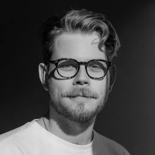 Elliot Eriksson, designer på Holy Comms